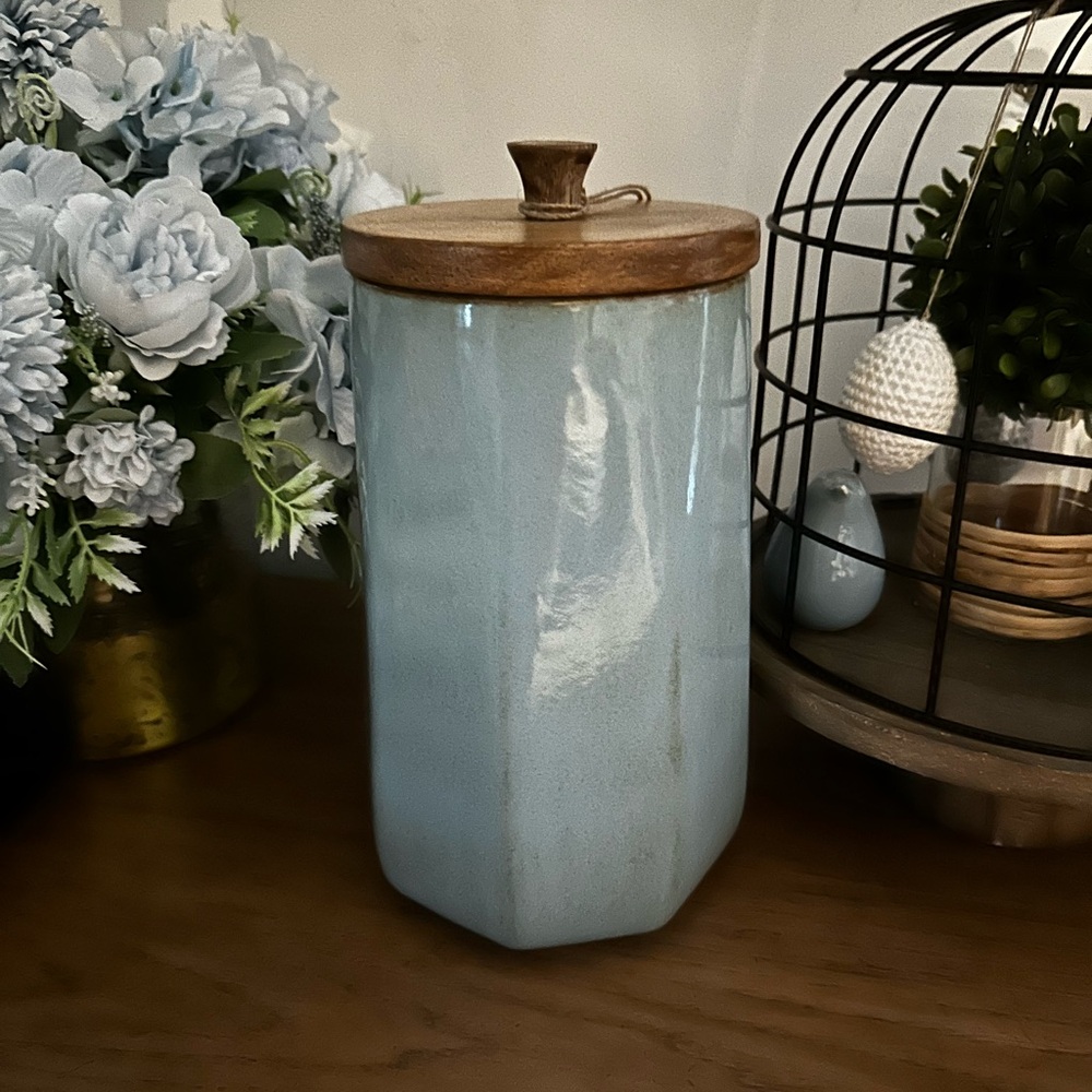 Made in India NWT Elegant Blue Ceramic Mug with Wooden Lid 9 inches tall